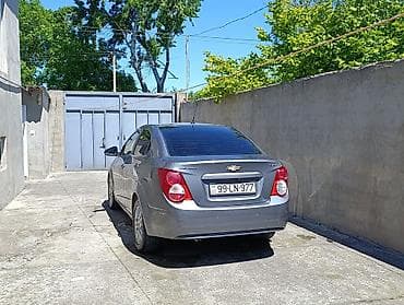 4 qapi niva: Chevrolet Aveo: 1.6 l | 2014 il 104000 km Sedan — 2