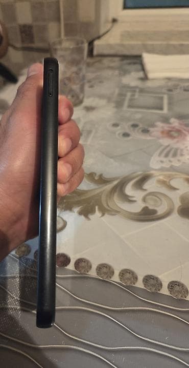 limitsiz internet: Məhsul: Smartfon (qara rəng) Xüsusiyyətlər və dizayn: - Korpus: qara — 1