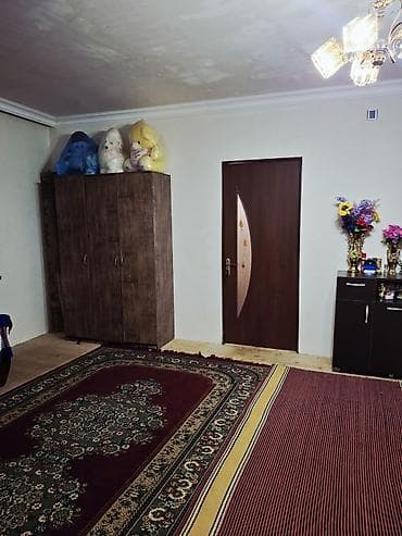 ev certyojları 2 mərtəbəli: 4 otaqlı, 3 kv. m, Kredit yoxdur, Orta təmir — 6