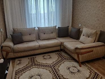 SofiKünc divan satılır ela vəziyyətdədir Qiymət 500 AZN ölçü 3*2metr