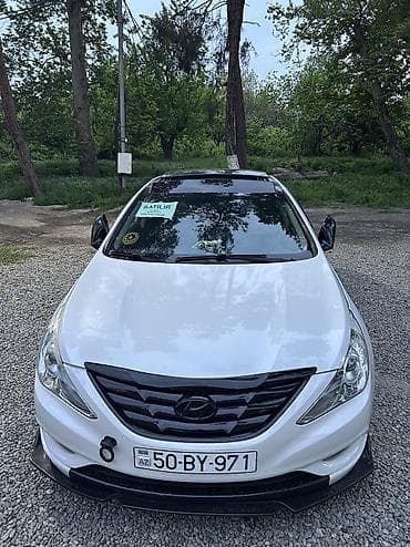 Hyundai Sonata: 2.4 l | 2011 il Sedan