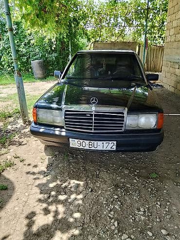 ucuz parca: Mercedes-Benz 190 (W201) sedan Xüsusiyyətlər: - Kuzov: sedan, qara — 1