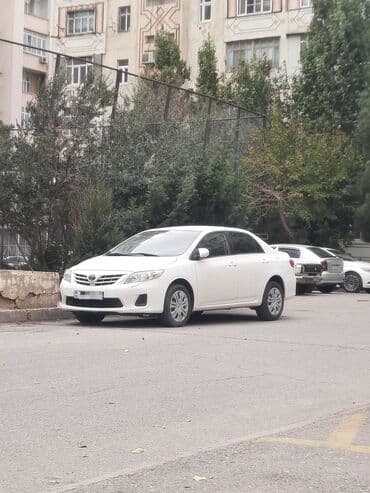 Toyota Corolla: 1.6 l | 2013 il Sedan