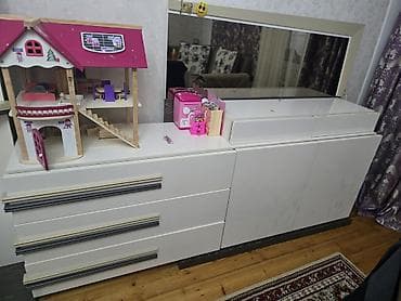 sade mebeller: Yataq otağı mebel dəsti - Ağ rəngdə üç qapılı şkaf: düz səthli, xrom — 4