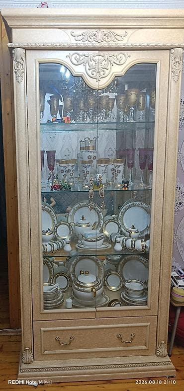 palma ağac: 2si 150 azn Şüşəli vitrin şkaf – klassik dizayn - Material: ağac — 1
