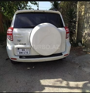 2.2 cdi mator: Toyota RAV4, ağ rəng, 5 yerlik kompakt SUV. Texniki və daxili — 4
