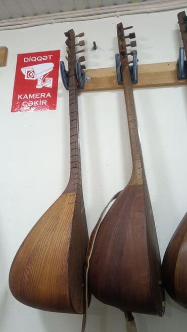 elektro gitara satışı: Sazların satışl - Korpus: təbii ağacdan, armudvari forma - Uzun sap — 1