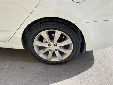 kia optima 2019: Hyundai Accent: 1.6 l | 2011 il Sedan — 9