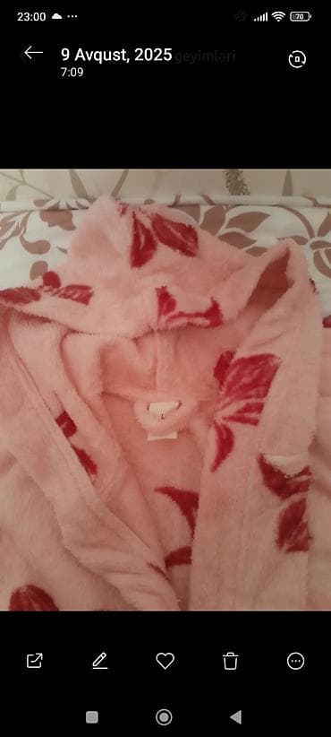 Pambıq kimi yumşaq xalı materialdan qadın xalatı. Açıq çəhrayı — 1