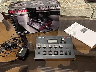 BOSS GT‑001 gitar effekt prosessoru Komplekt: - GT‑001 masaüstü gitar