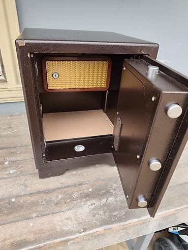 force acar desti: Məhsul: Şüşə şprislər və iynə ucları dəsti Təsvir: - Həcm: 20 ml şüşə — 10