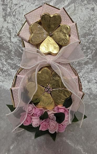 Təsviri: Müxtəlif rəng və dizaynlarda hazırlanmış dekorativ gül