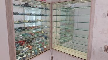 Avtoservis avadanlıqları: Şüşə qapıları olan vitrin, model avtomobillər kolleksiyasını səliqəli — 3