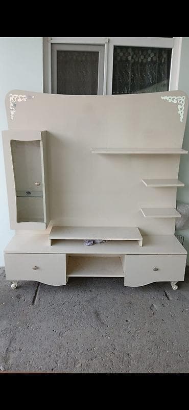 Düz TV altlığı, Polkalı