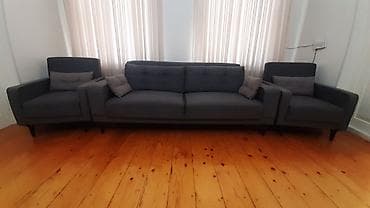 Gəncə şəhərində Kilim brendinin divan kreslo dəsti. 900 manat . Divan