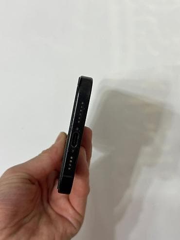 macbook pro 2017: IPhone 15 Pro Max, 256 GB, Qara, Simsiz şarj — 9