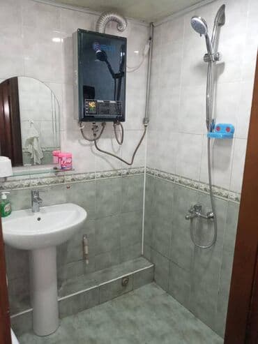 bine qesebesinde ev: Nizami rayonu,Qara Qarayev metrosu,5 mərtəbənin,2-ci mərtəbəsində 2 — 2