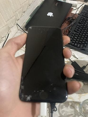 corn telefon: IPhone 7, Qara, Qırıq — 2