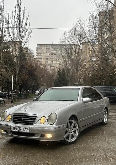 mersedes dinamosu: Mercedes-Benz E-Class: 3.2 l | 2000 il Sedan — 5