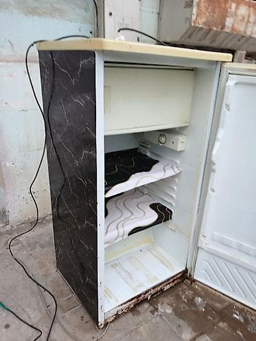 Kompakt birkameralı soyuducu - Üst hissədə kiçik dondurucu bölməsi -