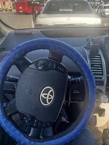 gen: Toyota Prius (2-ci nəsil) hibrid hetçbek - Göy rəngli kuzov, 5 qapı — 3