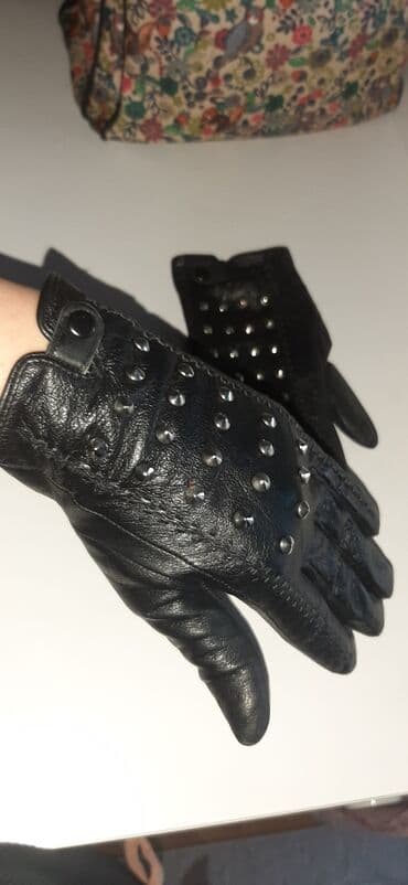 hicab geyimləri: Ici astarlidir istidir ve uzeri deridir 45azn alinib Unvandan goturme — 2