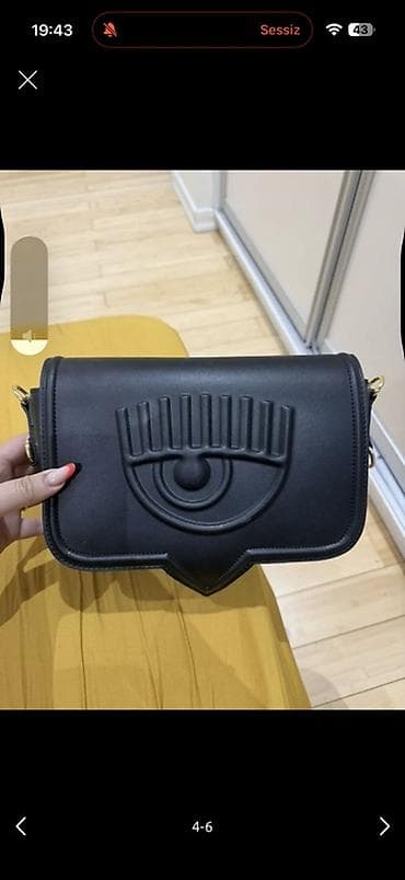 Digər aksesuarlar: Qadın çantası – qara rəng, çiyin/xaçdan asma tipli - Material: süni — 2
