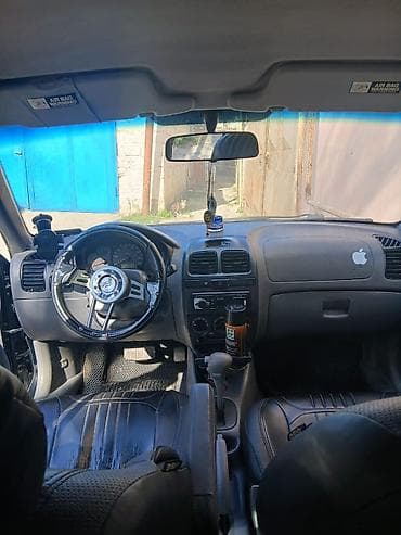 hunday h 1: Hyundai Elantra sedan, qara rəng. - Kuzov: 4 qapı, arxa şüşələr tünd — 2