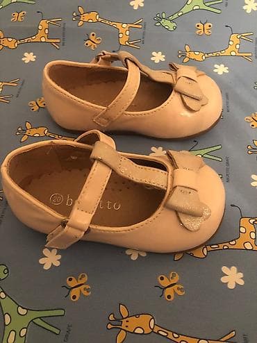 ayyaqqabı: Etiketinin çıxarılmasına baxmayaraq geyinilməyib. Ölçüsü-20 — 2