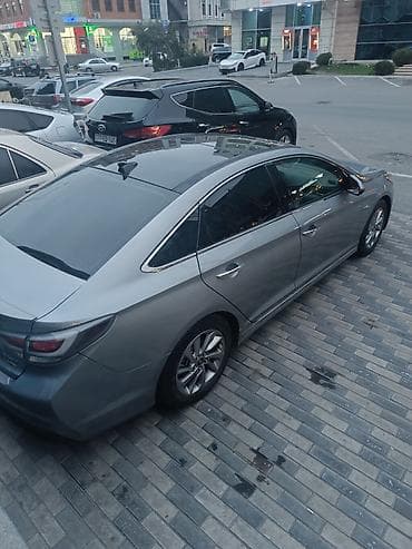 Avtomobil satışı: Hyundai Sonata Hybrid sedan - Gümüşü gövdə rəngi, aerodinamik kuzov — 9