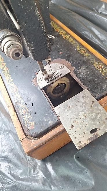 antik service: Məhsul: Köhnə tip mexaniki tikiş maşını Təsvir: - Korpus: Dəmir — 1