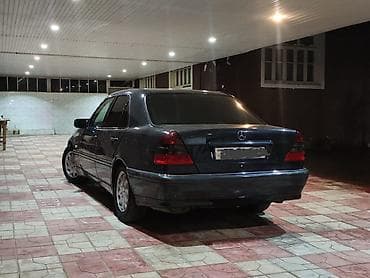 2107 qara: Mercedes-Benz C-Sinif sedan Xüsusiyyətlər: - Kuzov: 4 qapılı sedan — 2