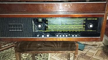Kolleksiyaçılar üçün sovet dövrünə aid radiola. Model: “Урал-114”