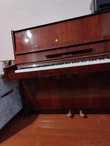 nerd sekilleri: Akkustik vertikal piano –Kuban klassik qəhvəyi cilalı korpus, 88 — 7
