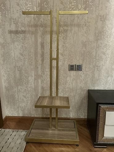 Moyka avadanlığı: Metal-çəkmə və taxta detallı paltar asqısı (valet stand) - Material — 1