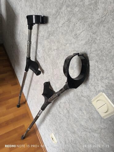 dirsək alti: Alüminiumdan hazırlanmış, dirsək dayaqları olan cüt əsa. Hündürlüyü — 1