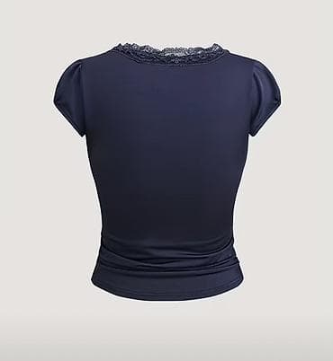 usta geyimi: V-yaxa dantelli qısa qollu t shirt 🏷10 azn ✅M ölçü ✅İstifadə — 2
