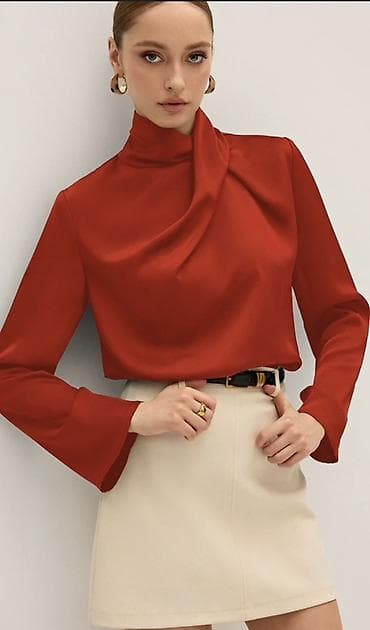 Qadın üçün zərif bluz - Rəng: dərin qırmızı - Dizayn: yüksək yaxalı