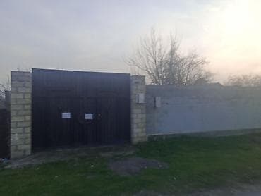 Гаражи: Satılır: həyət evi (Ünvan)Bərdə Rayon Lək Kənd bələdiyə ilə üzbəüz 2 — 8