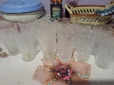 8 mart aid sekiller: Stəkanlar, Şüşə — 1