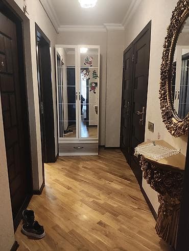 bir otaqlı ev satılır: Mənzilin 2 otaqli3 peredelka. - Geniş dəhliz: iki qapılı, güzgülü — 1