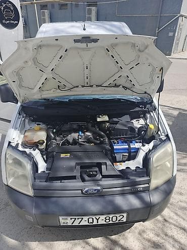 ford transit surucu isi: Ağ rəngli Ford Transit Connect furgon. Bu model, yük daşınması və ya — 10