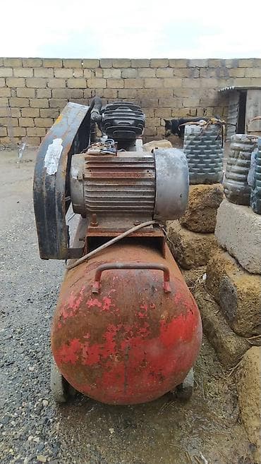 Sənaye tipli hava kompressoru - Elektrik mühərrikli, kəmər ötürücülü