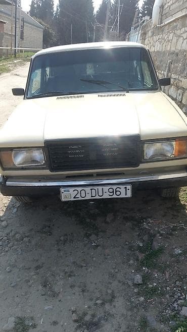 Vaz 2107 sedan - Kuzov rəngi: açıq bej - Ban növü: sedan, klassik