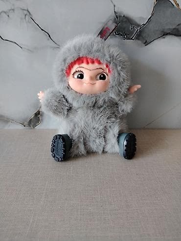 oyuncaq robot: Oyuncaq kukla – tüklü kombinezonlu - Material: yumşaq plyuş və plastik — 1
