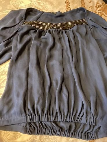 Другая женская одежда: Zərif qadın bluzu – tünd göy rəngdə, axıcı yüngül parça. - Marka — 2