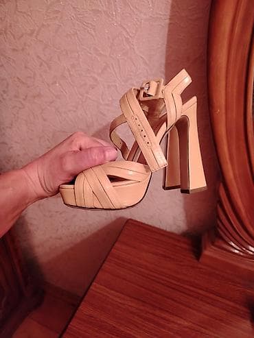 qırmızı ayaqqabı: Qadın yüksək daban ayaqqabıları – 2 cüt 1) Qırmızı klassik tufli - — 9