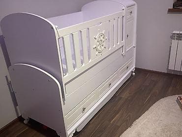 baki saat: Oğlan və qız üçün, Dördbucaq, Beşik, Matras ilə, Yellənmə mexanizmsiz — 1