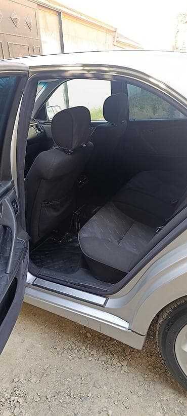 mercedes e class w124: Mercedes-Benz E-Class: 2.4 l | 1999 il Sedan — 3