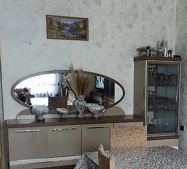 Mebel dəsti Tərkib: - Vitrin şkafı: ikiqat şüşə qapılı, içi şüşə — 3